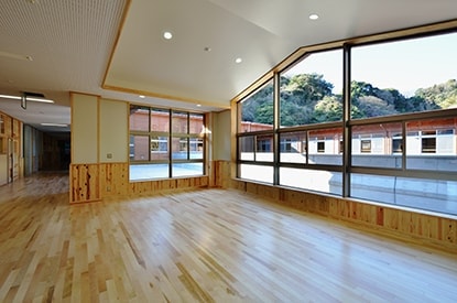 3つの学年ユニットに設けられた「展示ラウンジ」